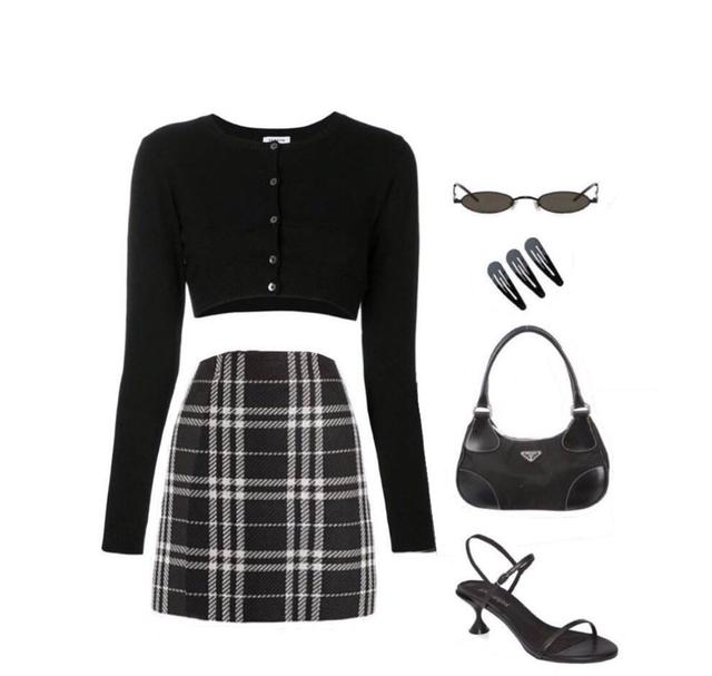 黑色系扣针织衫+格子半身裙+半圆跟高跟鞋